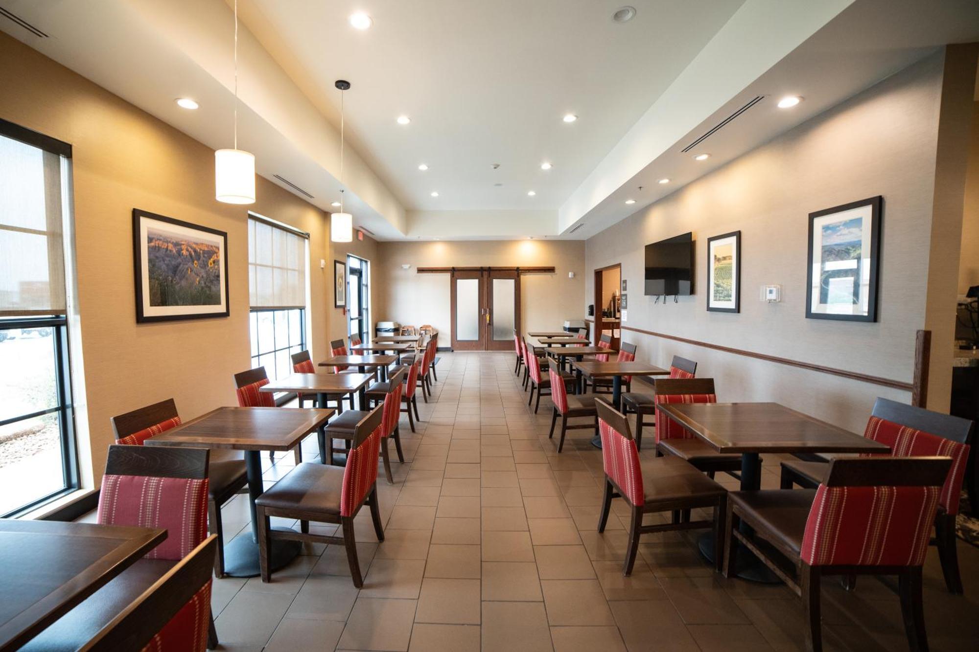 Comfort Suites University Брукінгз Екстер'єр фото