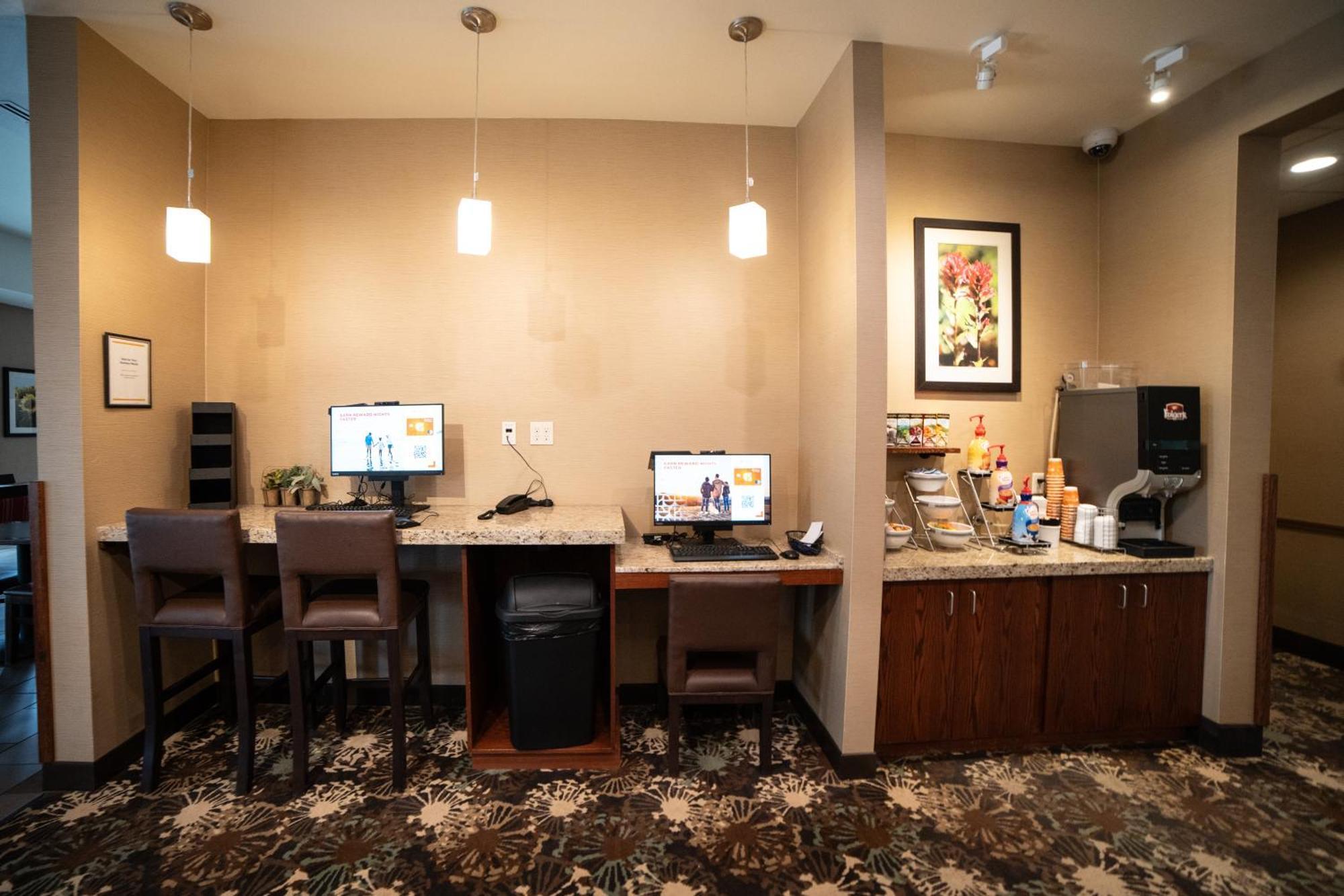 Comfort Suites University Брукінгз Екстер'єр фото