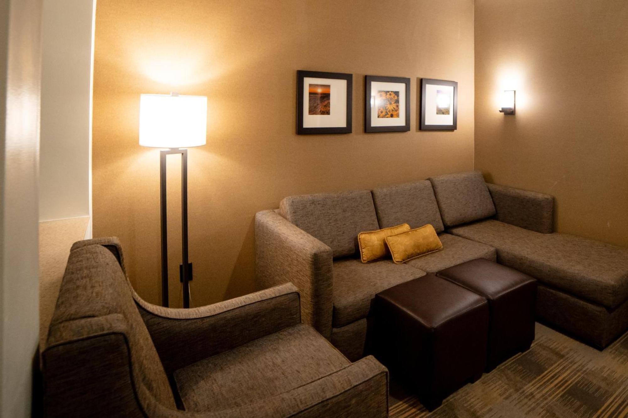 Comfort Suites University Брукінгз Екстер'єр фото
