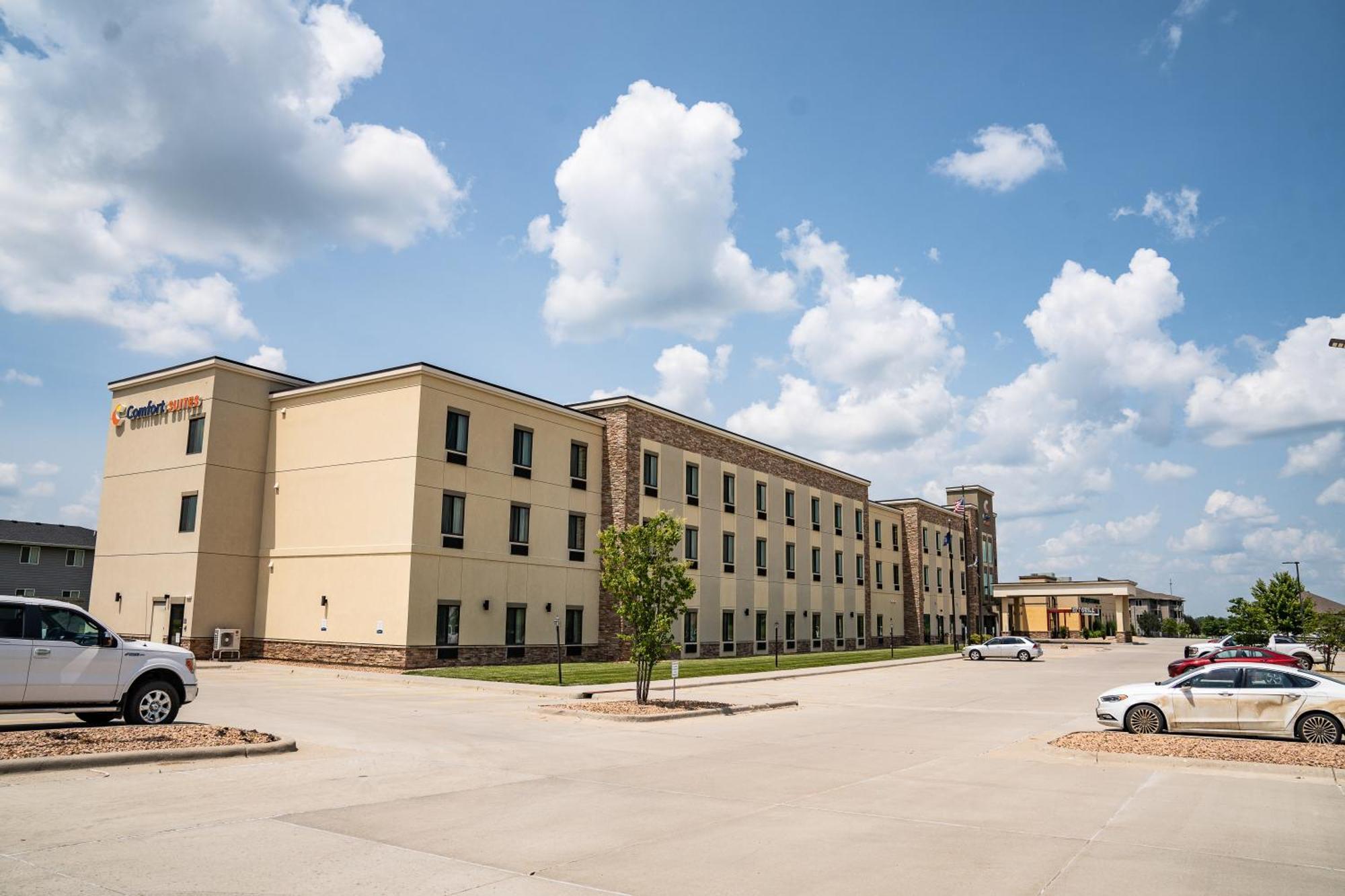 Comfort Suites University Брукінгз Екстер'єр фото