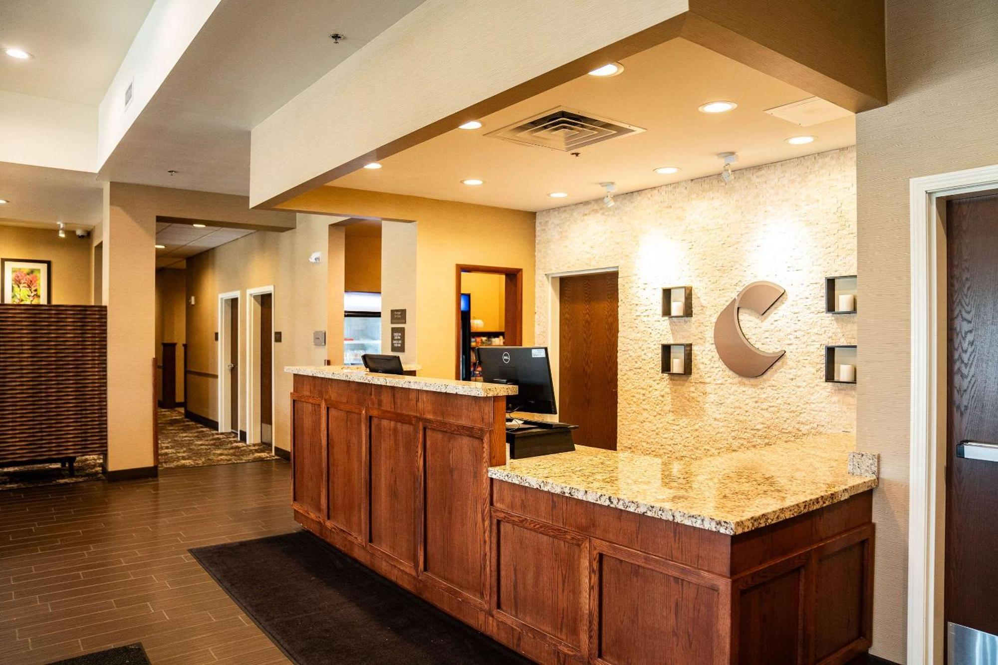 Comfort Suites University Брукінгз Екстер'єр фото